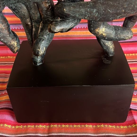 Holding Hands/Interlocking Pinky Fingers Sculpture - Picture 5 of 10